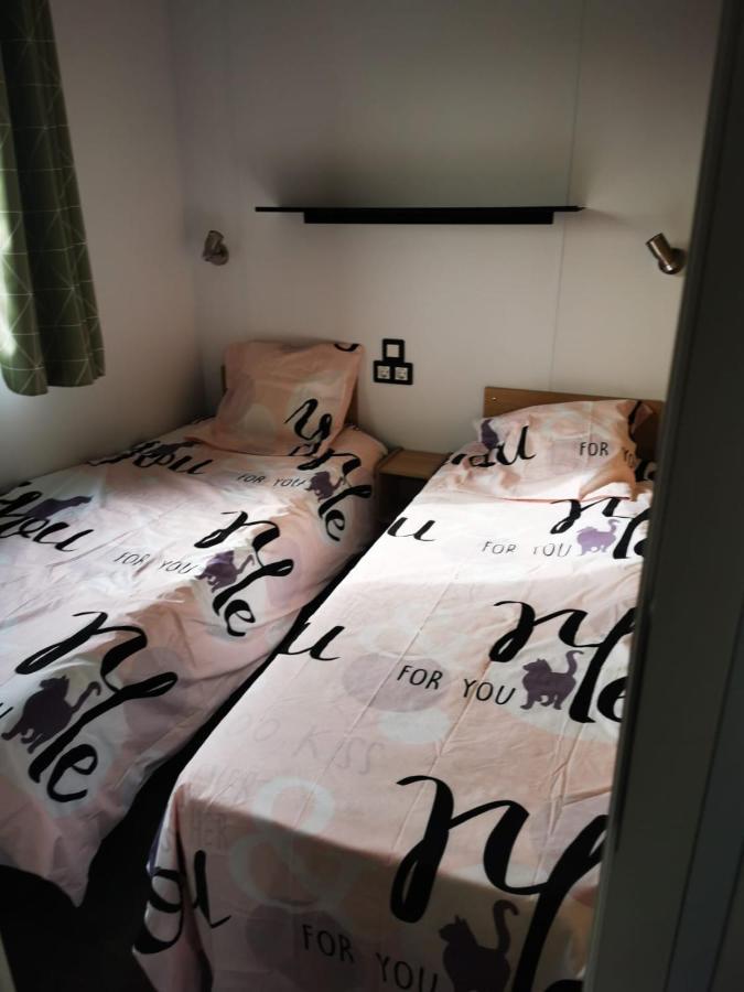 Mobil Home Neuf Camping L Ile Dor Plage St Raphael Avec Piscine Saint-Raphaël Extérieur photo